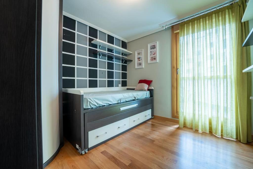 Apartamento En El Corazon De La Ciudad Con Parking Santander Exteriör bild
