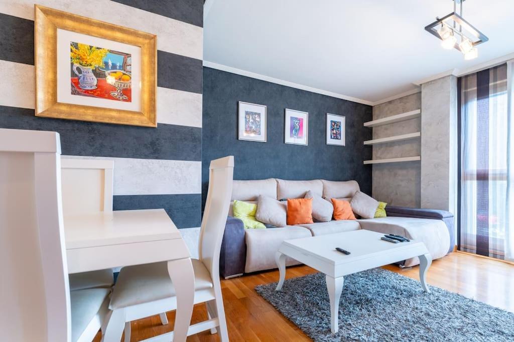 Apartamento En El Corazon De La Ciudad Con Parking Santander Exteriör bild